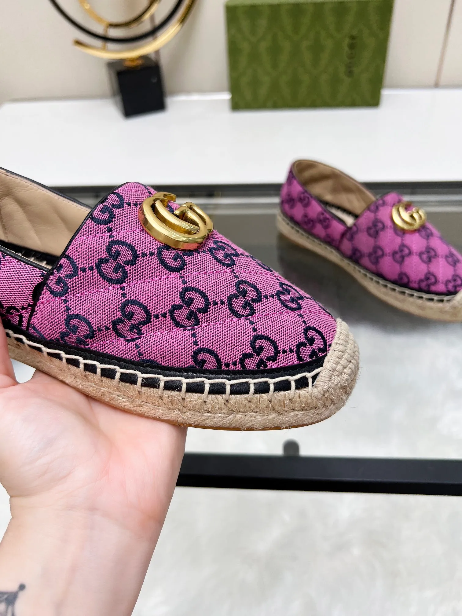 👟👟Ex-factory price 380👟👟 2024 new color early spring Gucci 🗽🗽Gucci classic logo logo canvas fisherman shoes, espadrilles made of double G imported fabric. The color of the brand's double G letter cross-woven pattern will be reinterpreted every season, and the charm of the collection elements will be interpreted through more fresh and eye-catching materials and designs. •Pink, dozens of colors, choose as you like, choose as you like •Women’s style •Number of sizes 35-42